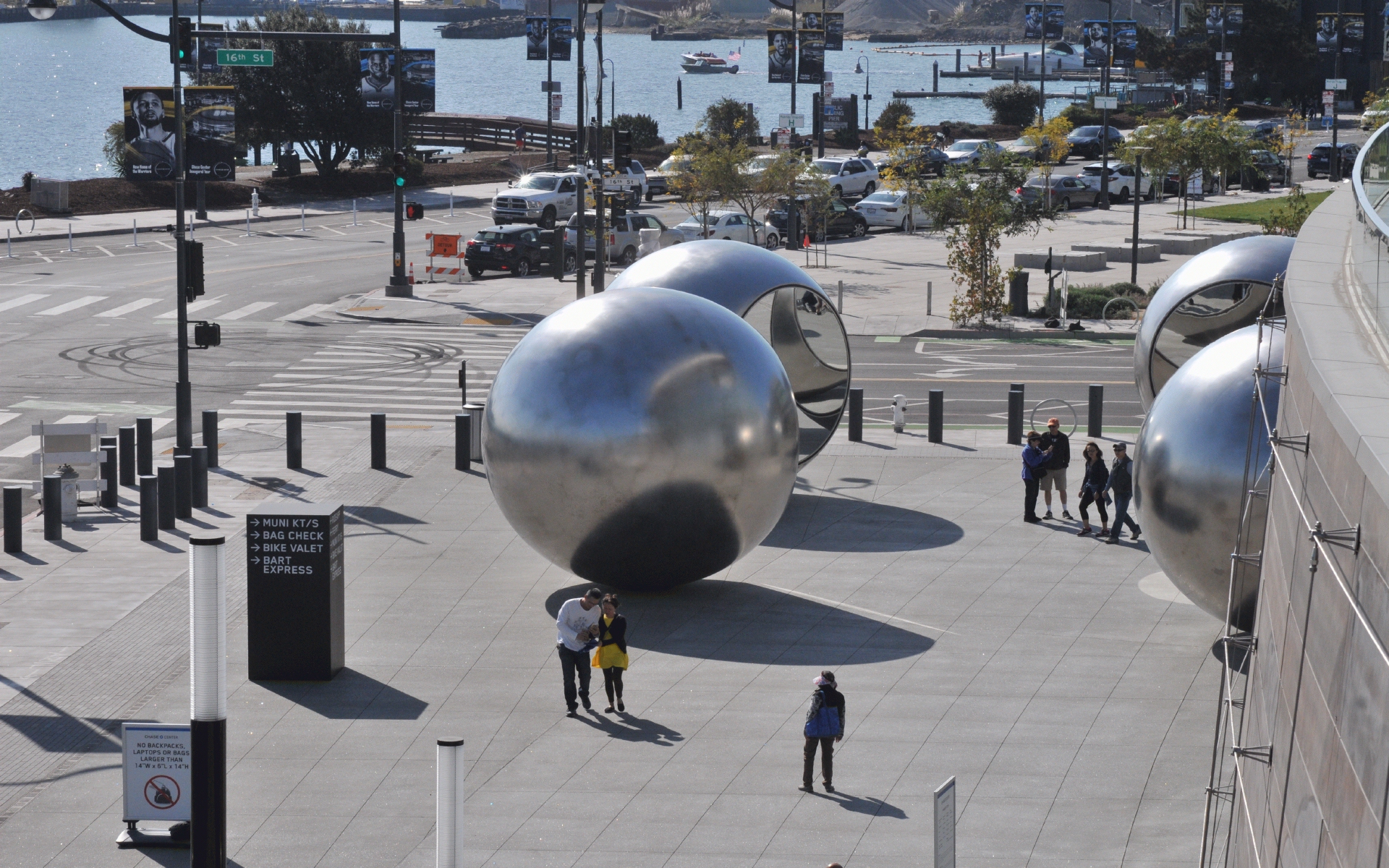 ./Mirror_Ball_Sculpture_by_Olafur_Eliasson_Chase_Center_20191013_110822_C19_4327.jpg