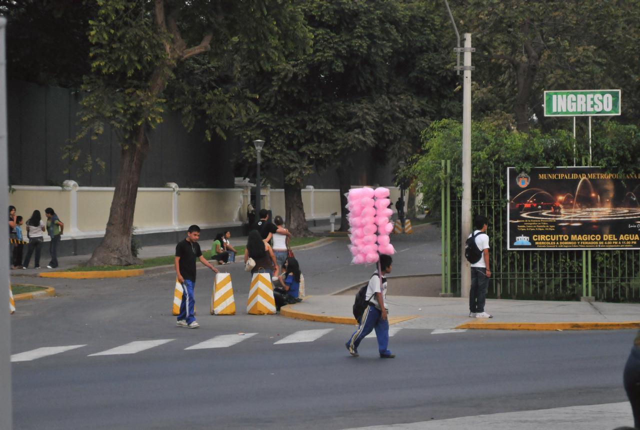 ./Cotton_Candy_20090411_174438_Lima_Peru_4044BCX.jpg