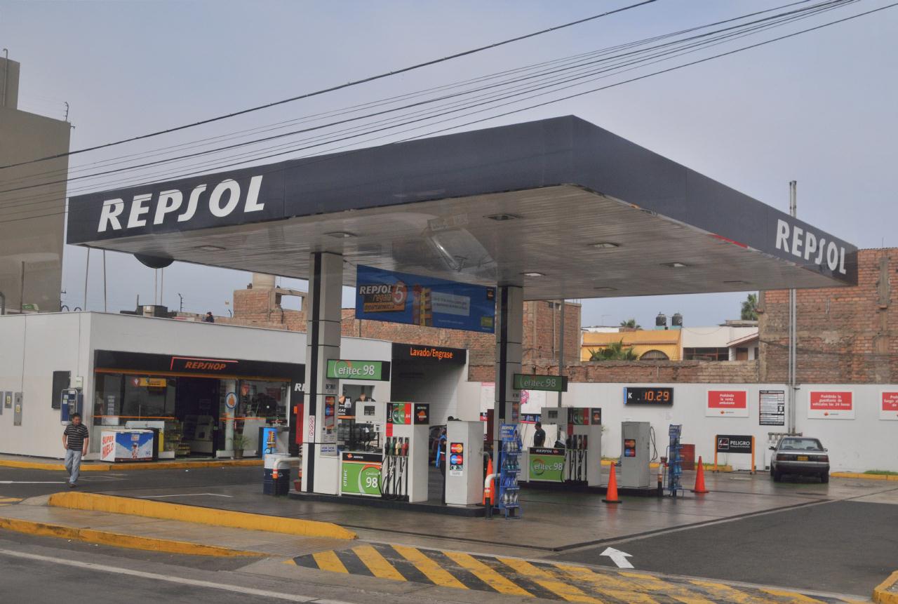 ./GasStation20090411_092008_LimaPeru_3696BCX.jpg