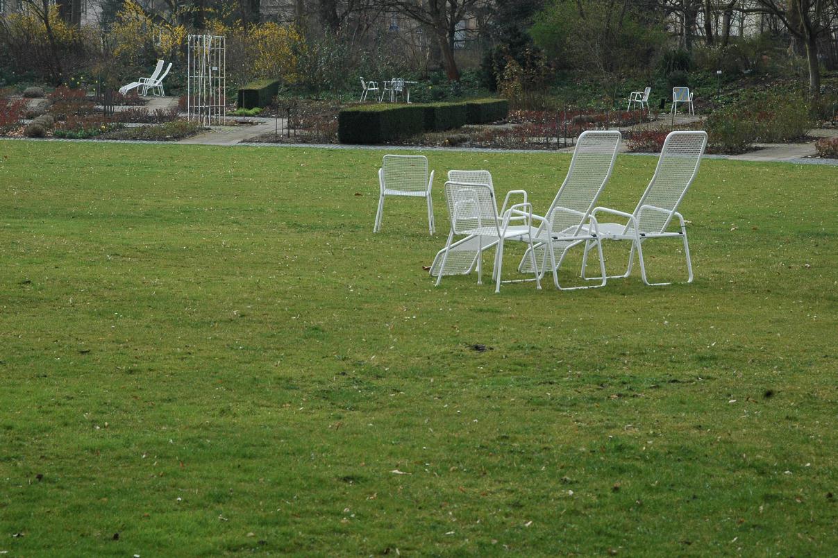 ./YardChairsKarlsruheGermany2008_0668B.jpg