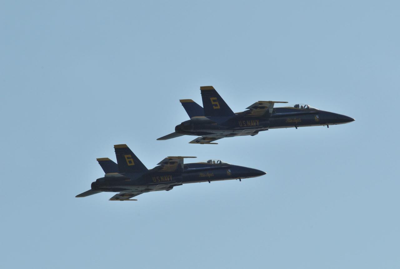 ./BlueAngelsSFBayBELLE20081011_27_6767BCX.jpg