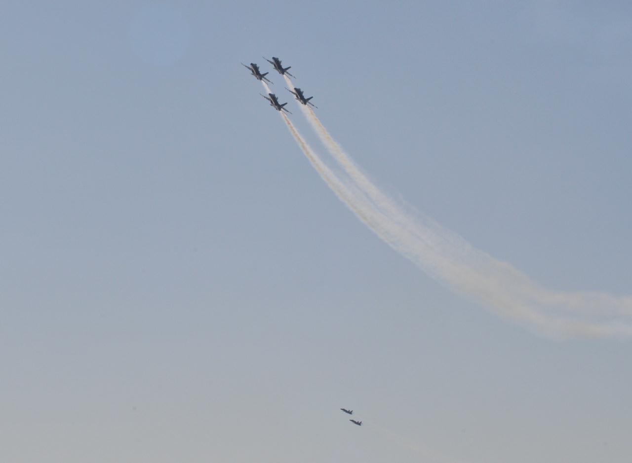 ./BlueAngelsSFBayBELLE20081011_30_6781BCX.jpg