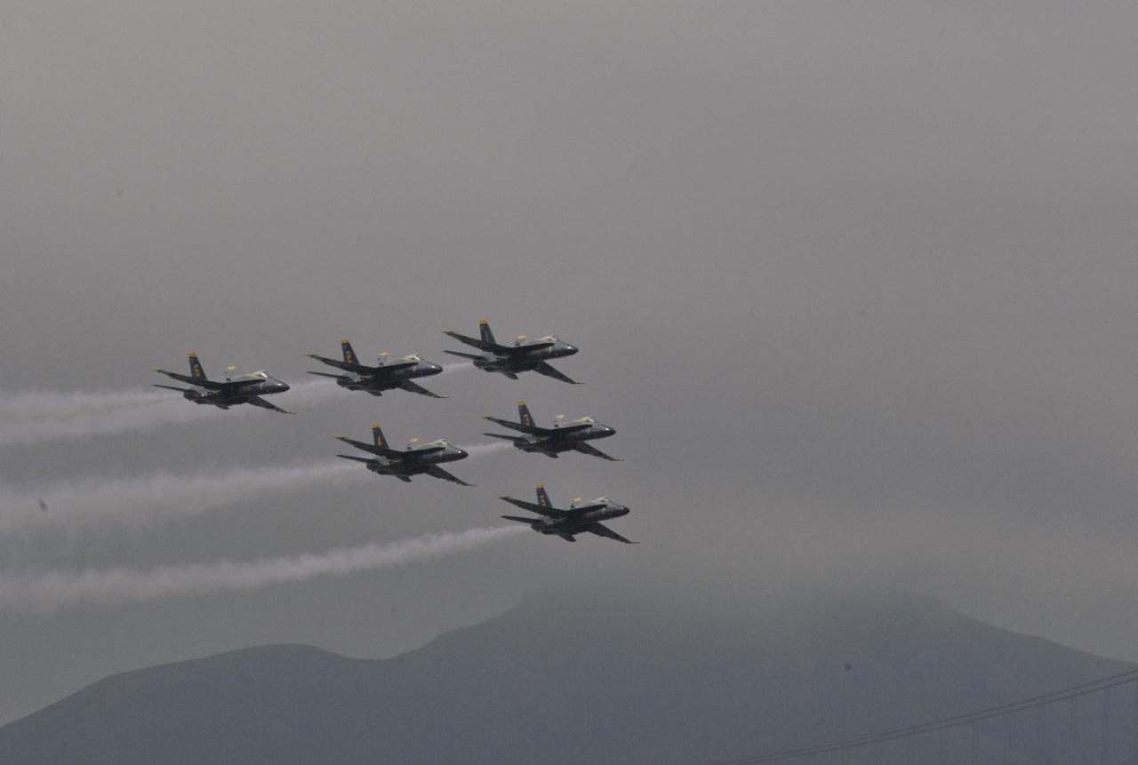 ./FleetWeek20091010_151858_9937BCX.jpg