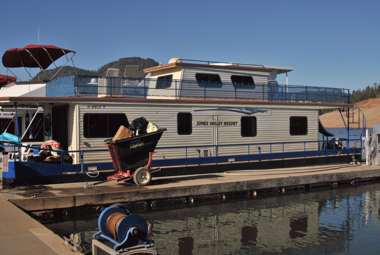 ./Shasta_Lake_20130920_095250_B13_7540.jpg