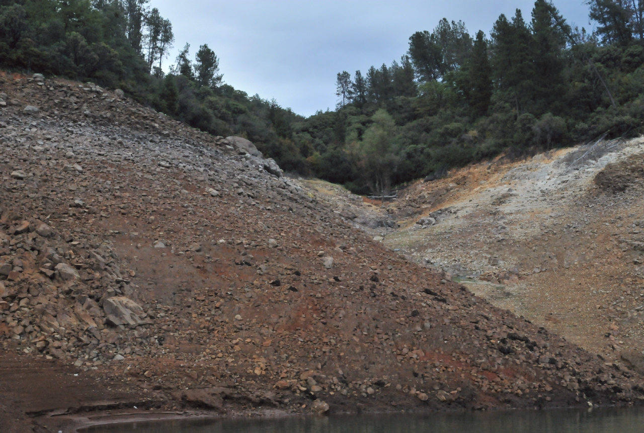 ./Shasta_Lake_20130917_075928_B13_7396.jpg