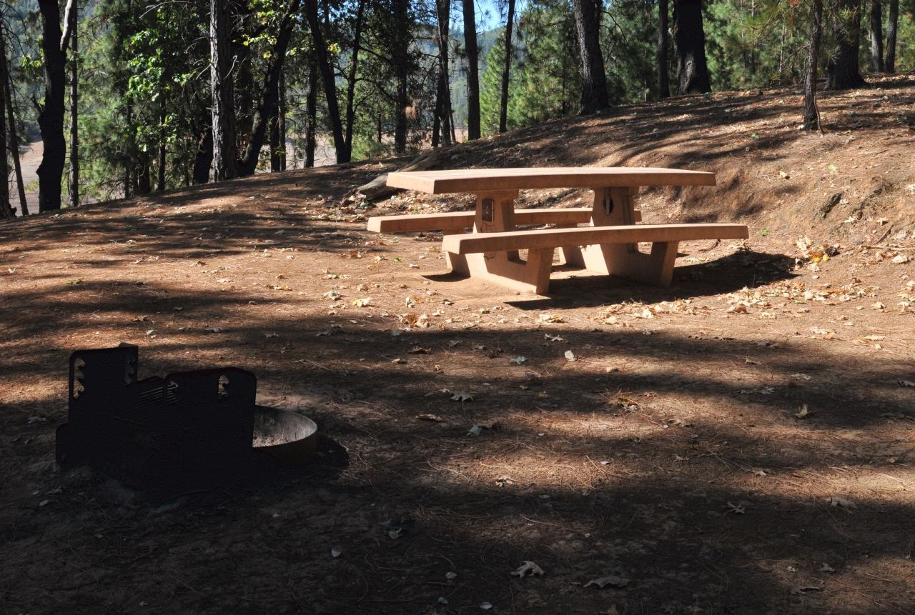 ./Shasta_Lake_20130918_104347_B13_7457.jpg