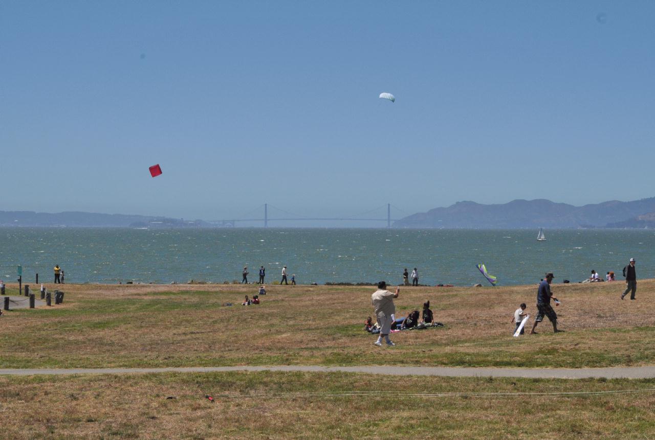 ./BerkeleyKiteFest20080726_03_1479BCX.jpg