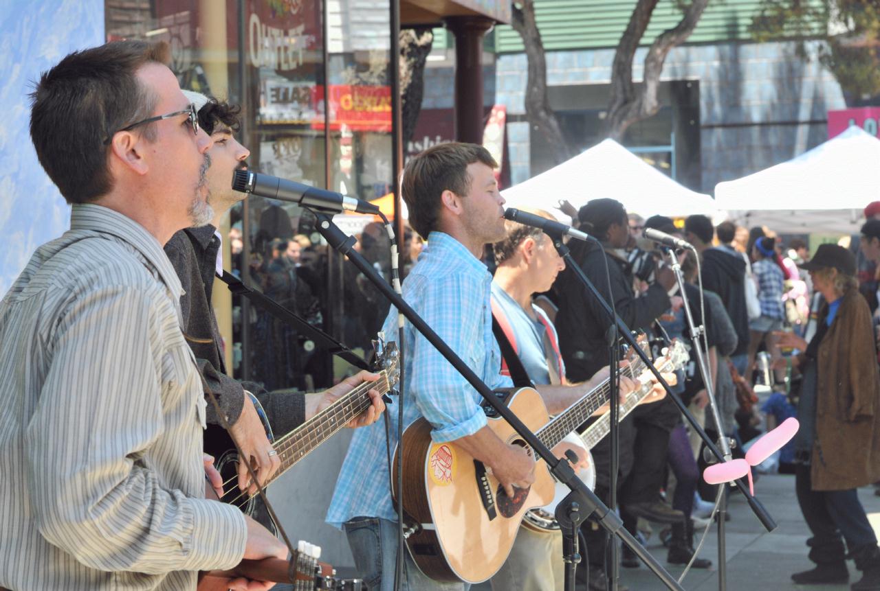 ./Haight_Street_Fair_20110612_132327_B11_5451.jpg