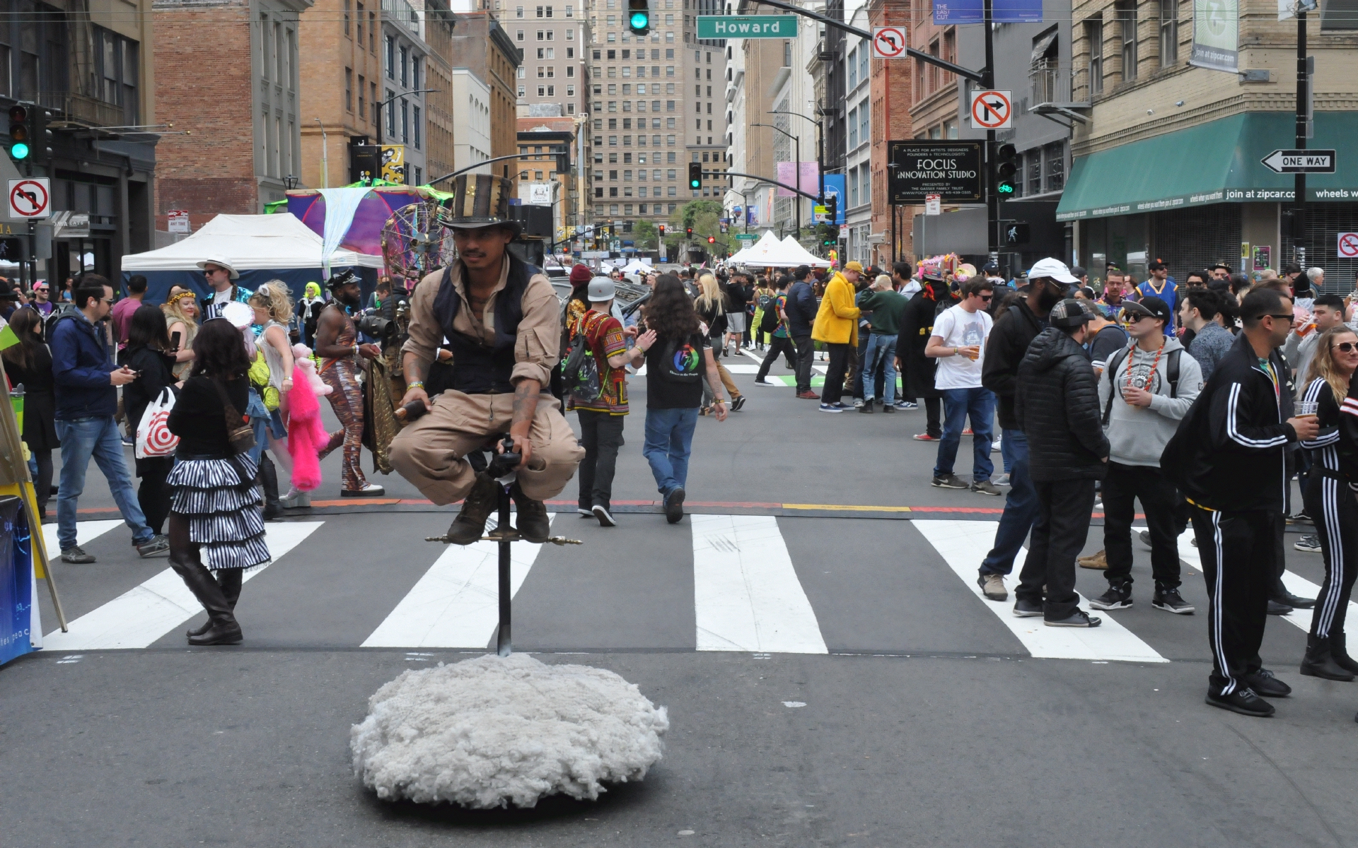 ./How_Weird_Street_Fair_2019_General_Rides_20190505_132614_C19_2777.jpg