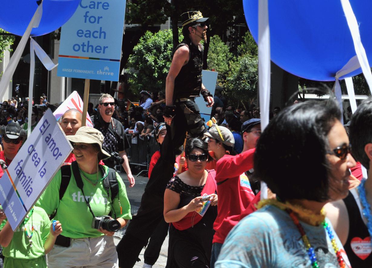 ./LGBTParadeSF20090628_103_122712_5991BCX.jpg