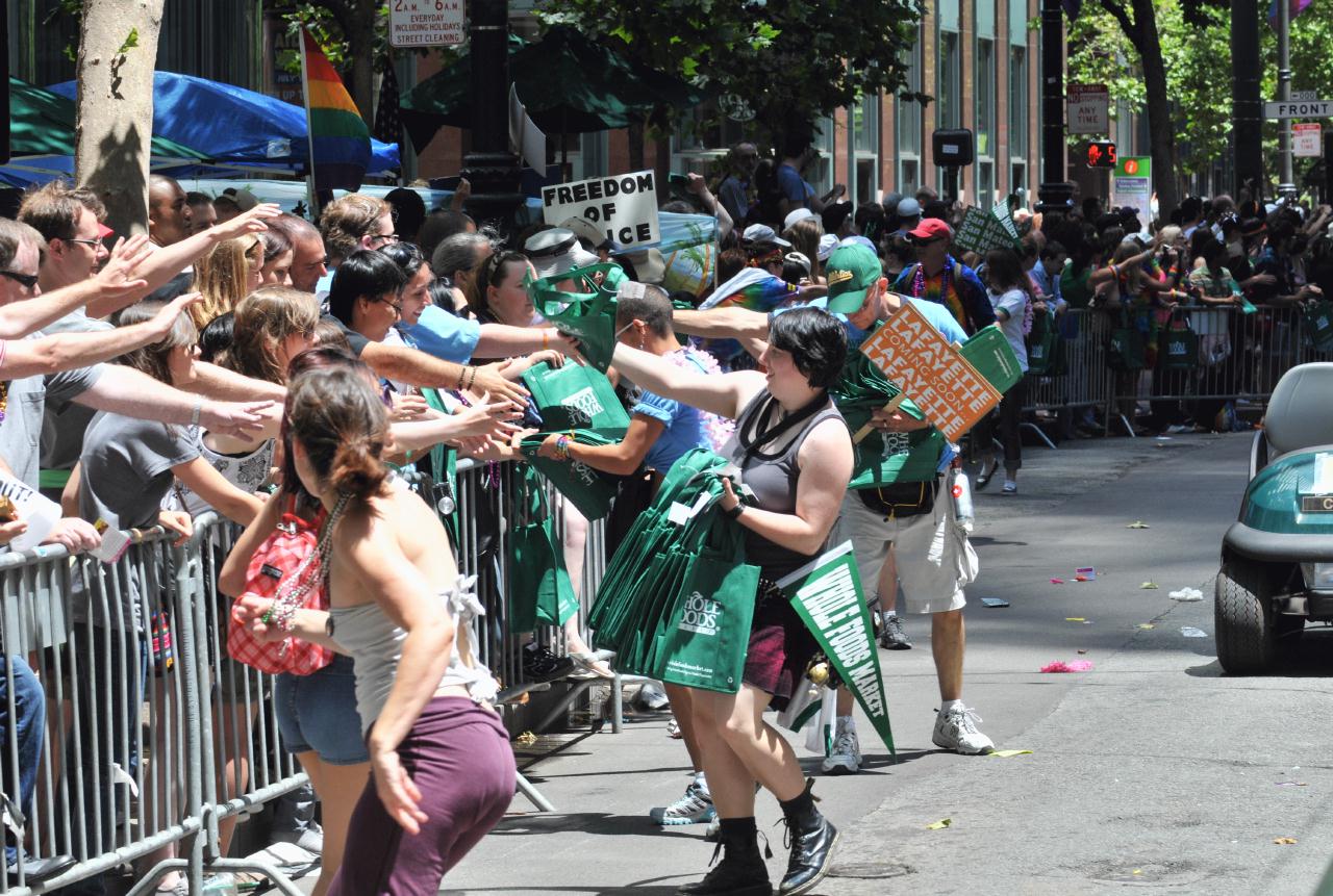 ./LGBTParadeSF20090628_109_123130_6016BCX.jpg