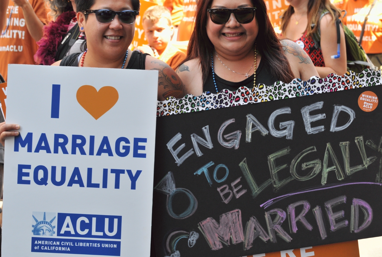 ./San_Francisco_LGBT_Pride_Parade_20130630_113139_B13_6031.jpg