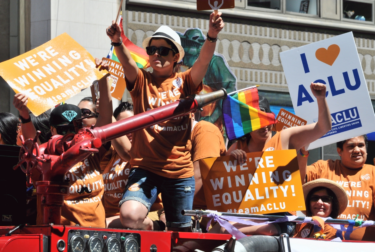 ./San_Francisco_LGBT_Pride_Parade_20130630_113211_B13_6041.jpg