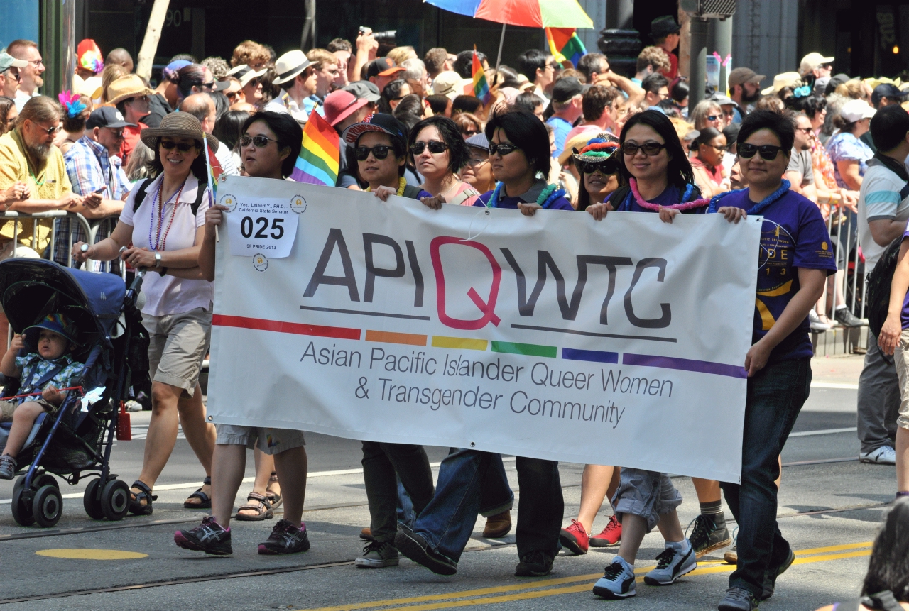 ./San_Francisco_LGBT_Pride_Parade_20130630_113552_B13_6071.jpg