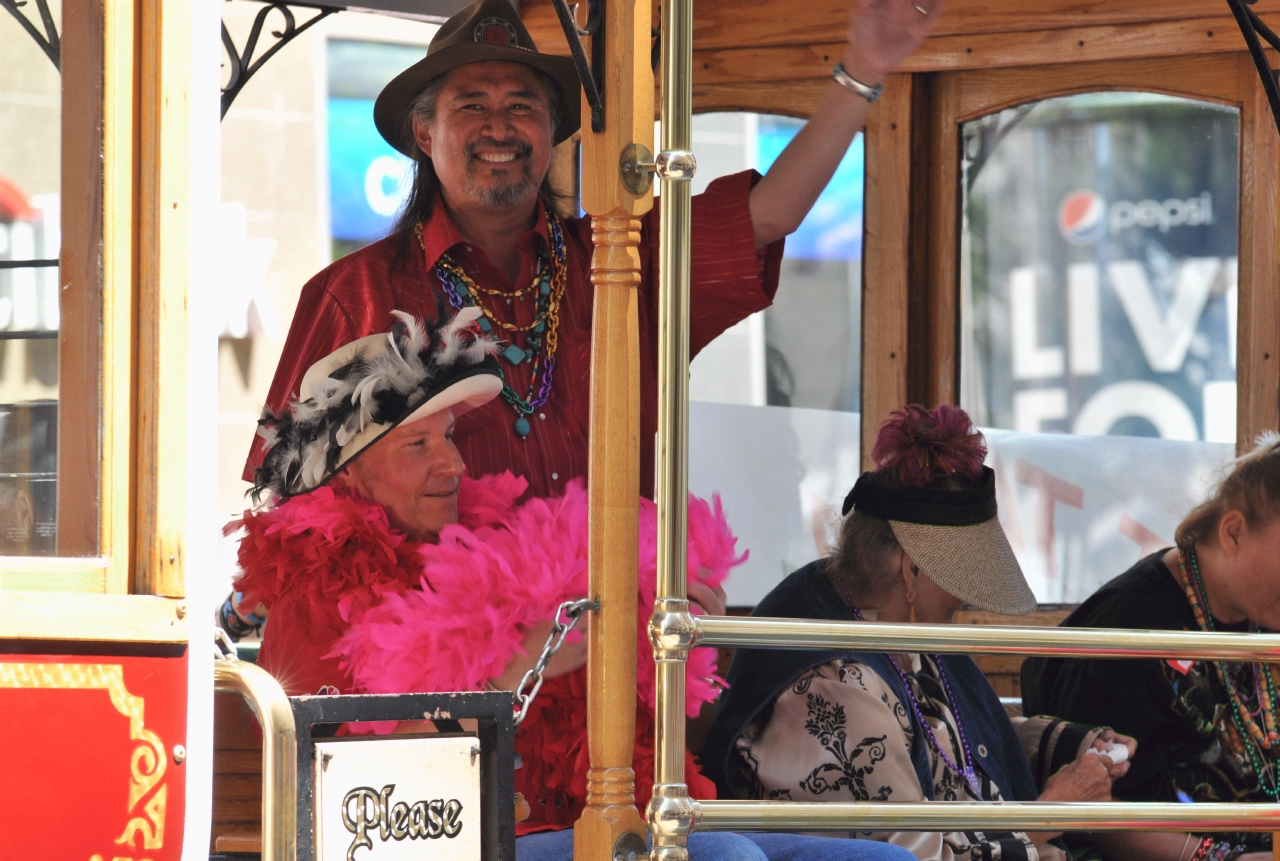 ./San_Francisco_LGBT_Pride_Parade_20130630_112139_B13_5945.jpg