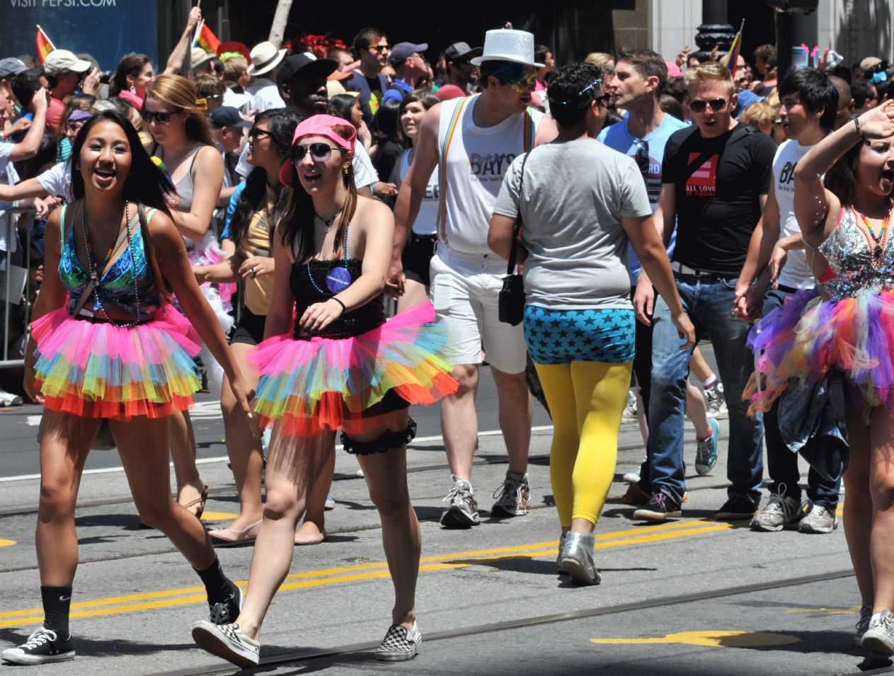 ./San_Francisco_LGBT_Pride_Parade_20130630_125222_B13_6706.jpg