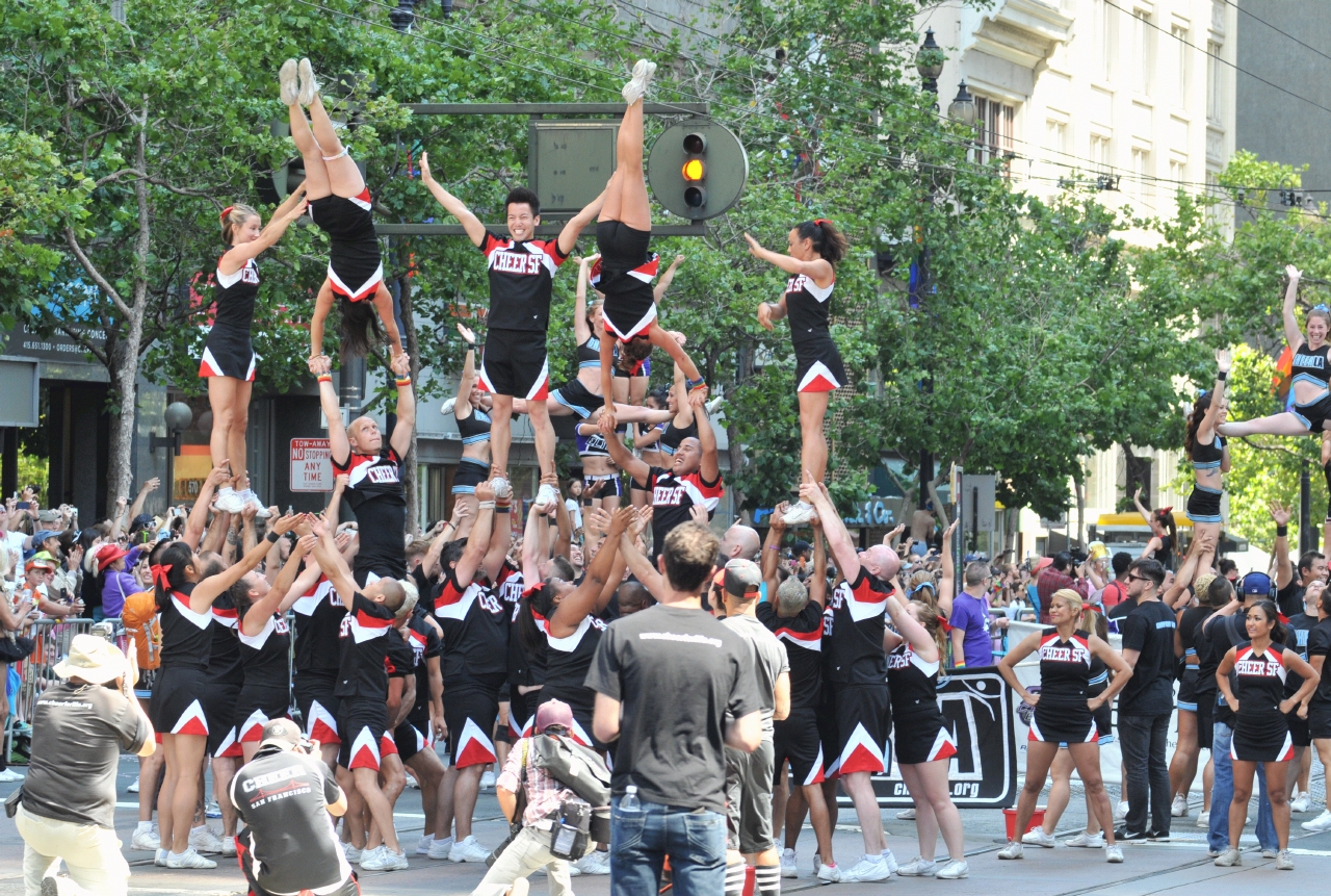 ./San_Francisco_LGBT_Pride_Parade_20130630_110135_B13_5787.jpg