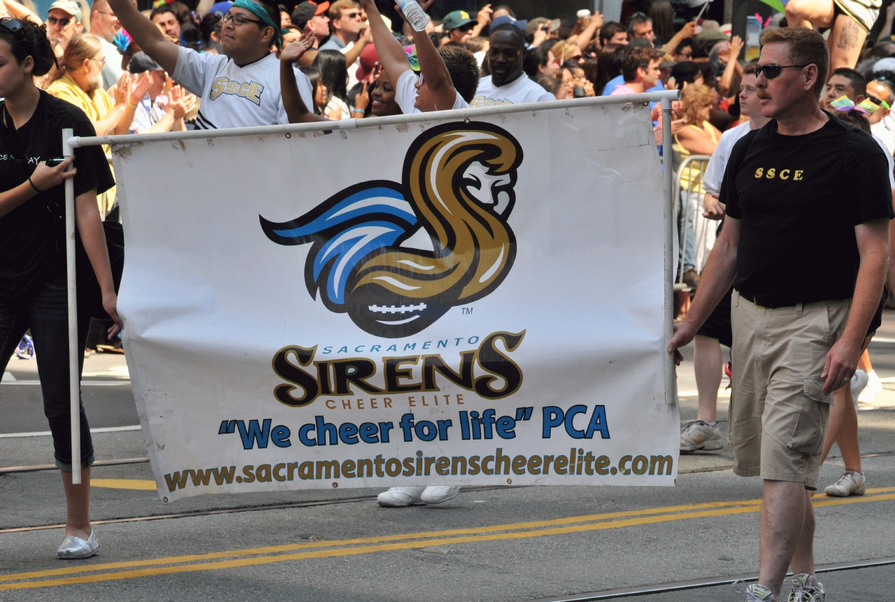 ./San_Francisco_LGBT_Pride_Parade_20130630_110239_B13_5800.jpg