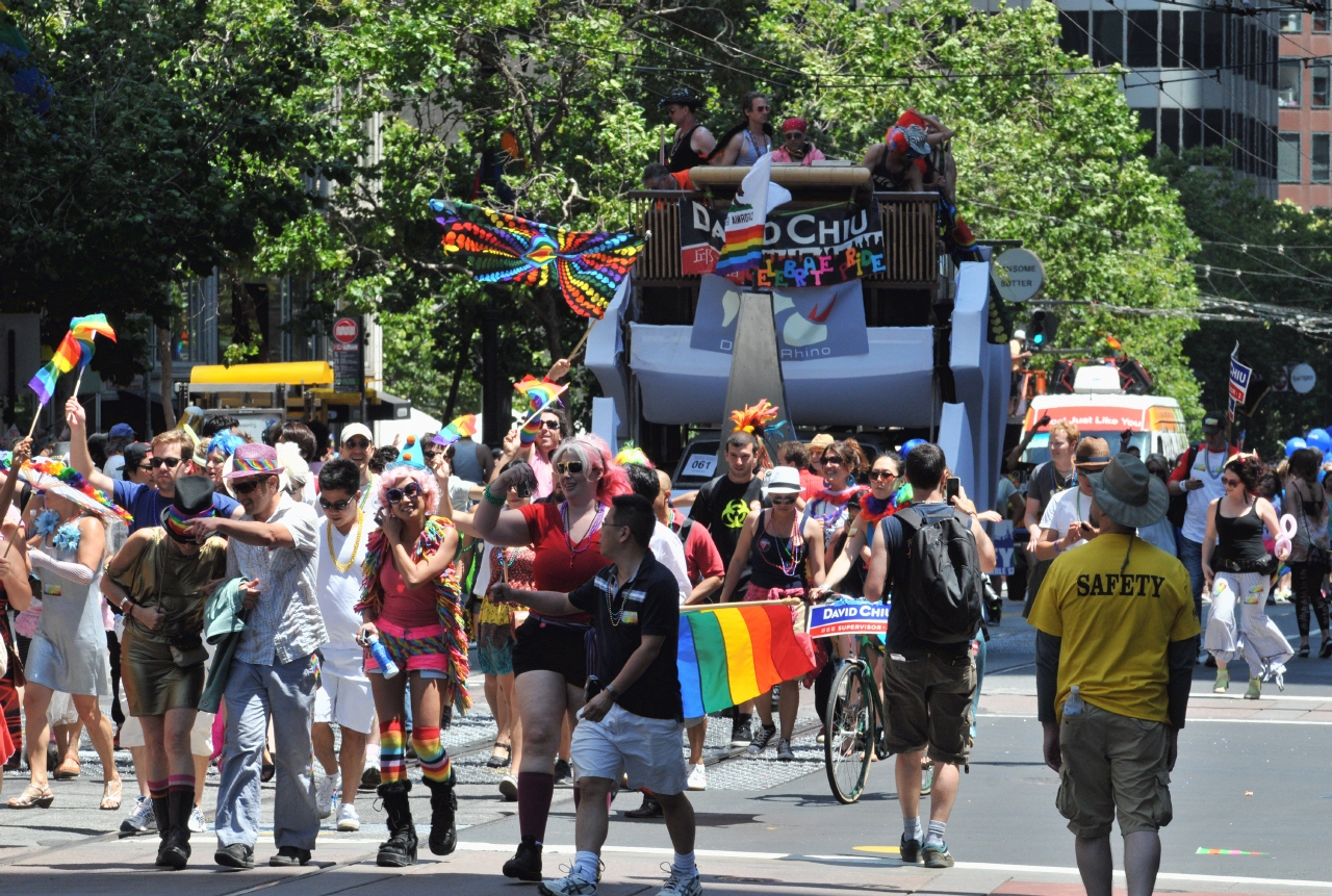 ./San_Francisco_LGBT_Pride_Parade_20130630_122329_B13_6479.jpg