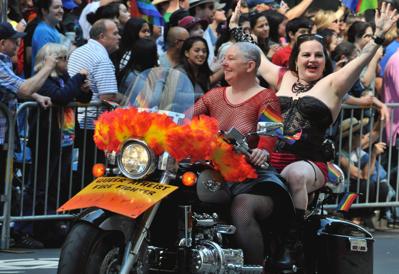 ./San_Francisco_LGBT_Pride_Parade_20130630_103532_B13_5656.jpg