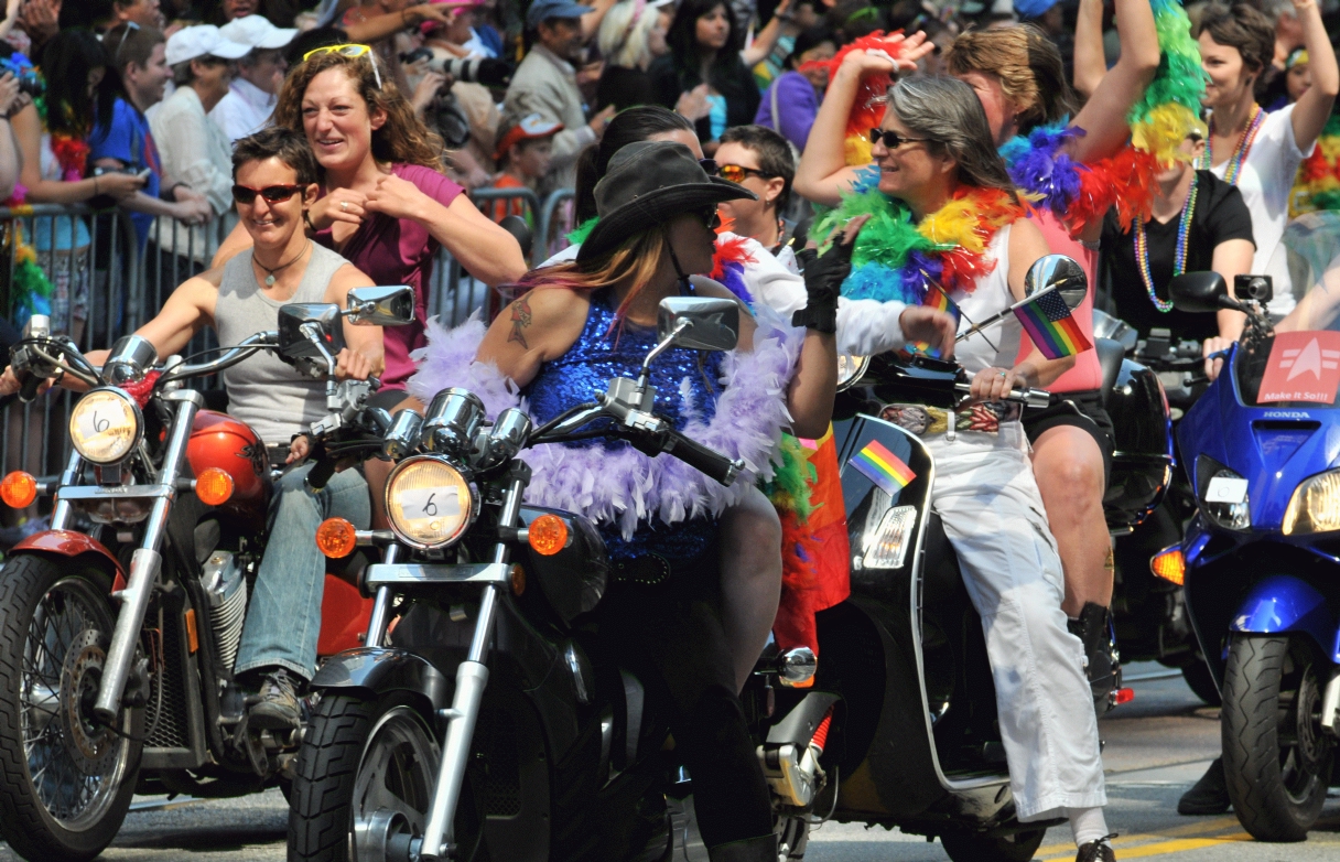 ./San_Francisco_LGBT_Pride_Parade_20130630_103927_B13_5677.jpg