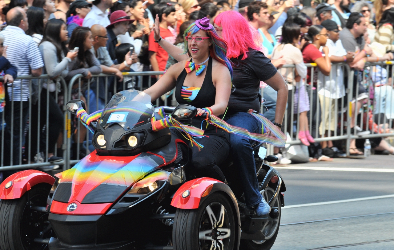 ./San_Francisco_LGBT_Pride_Parade_20130630_104200_B13_5952.jpg