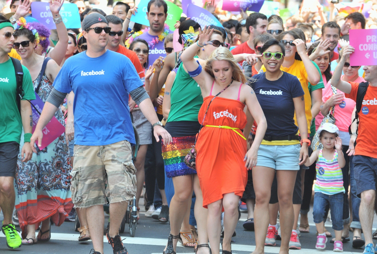 ./San_Francisco_LGBT_Pride_Parade_20130630_121406_B13_6370.jpg