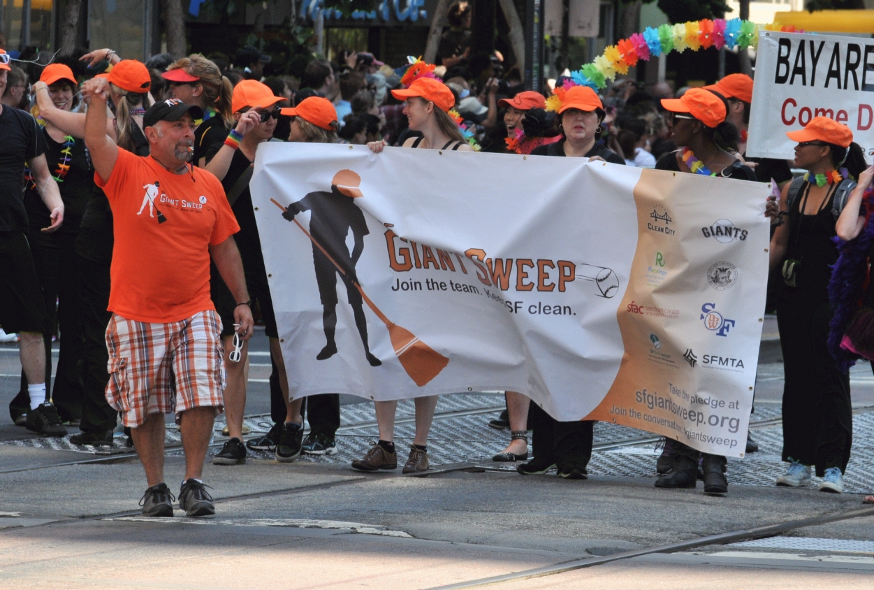 ./San_Francisco_LGBT_Pride_Parade_20130630_112516_B13_5977.jpg