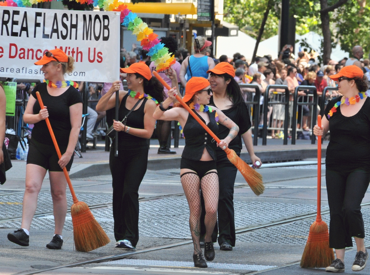 ./San_Francisco_LGBT_Pride_Parade_20130630_112526_B13_5979.jpg