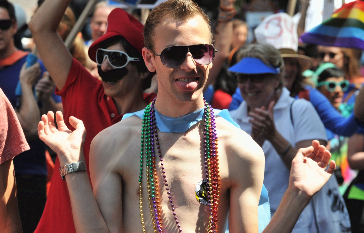 ./San_Francisco_LGBT_Pride_Parade_20130630_113007_B13_6002.jpg