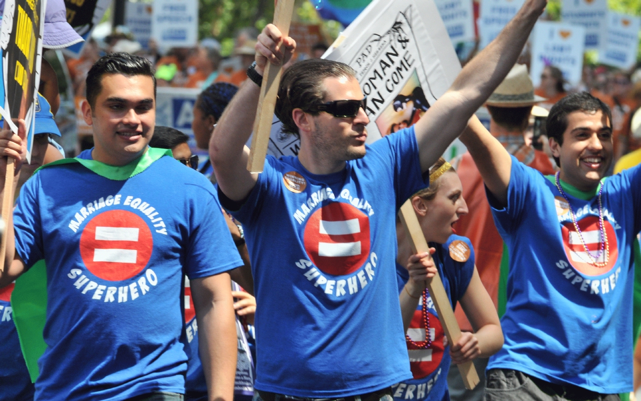 ./San_Francisco_LGBT_Pride_Parade_20130630_113010_B13_6003.jpg