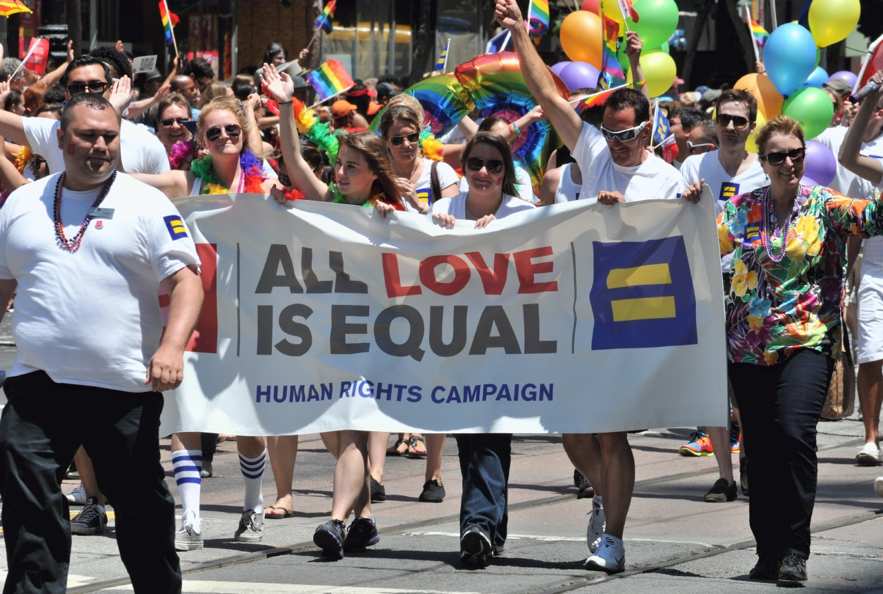 ./San_Francisco_LGBT_Pride_Parade_20130630_124327_B13_6651.jpg