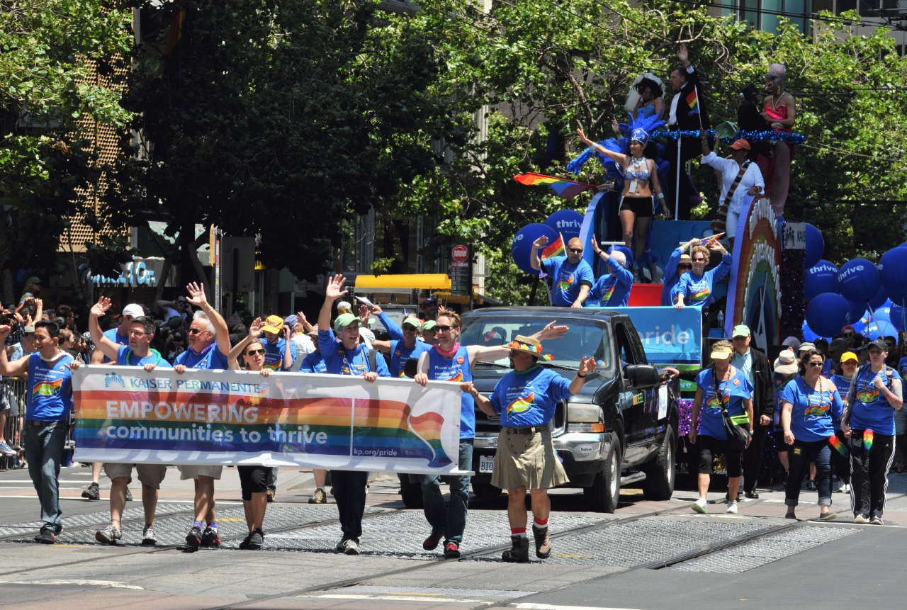 ./San_Francisco_LGBT_Pride_Parade_20130630_122828_B13_6542.jpg