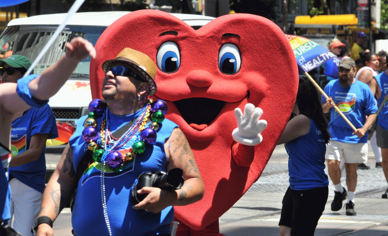 ./San_Francisco_LGBT_Pride_Parade_20130630_123022_B13_6579.jpg