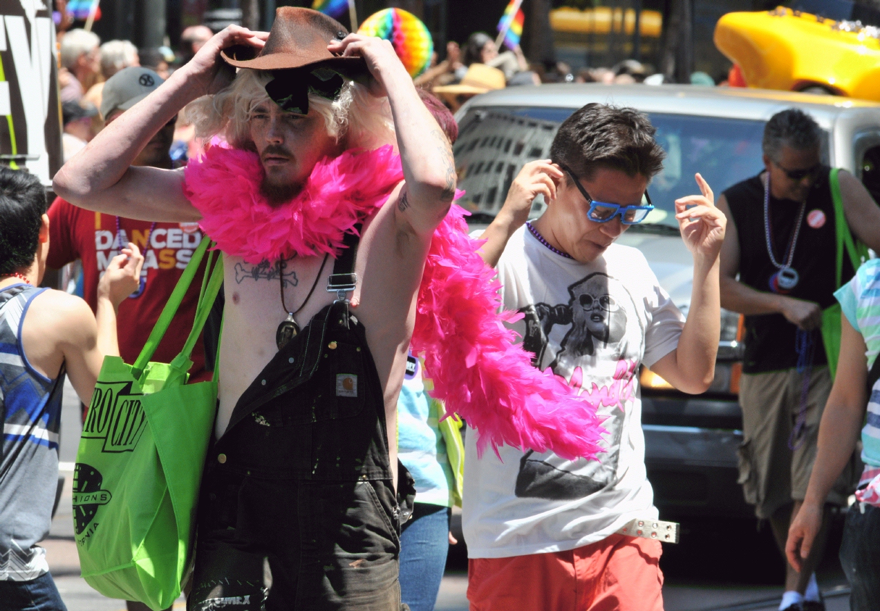 ./San_Francisco_LGBT_Pride_Parade_20130630_122514_B13_6523.jpg