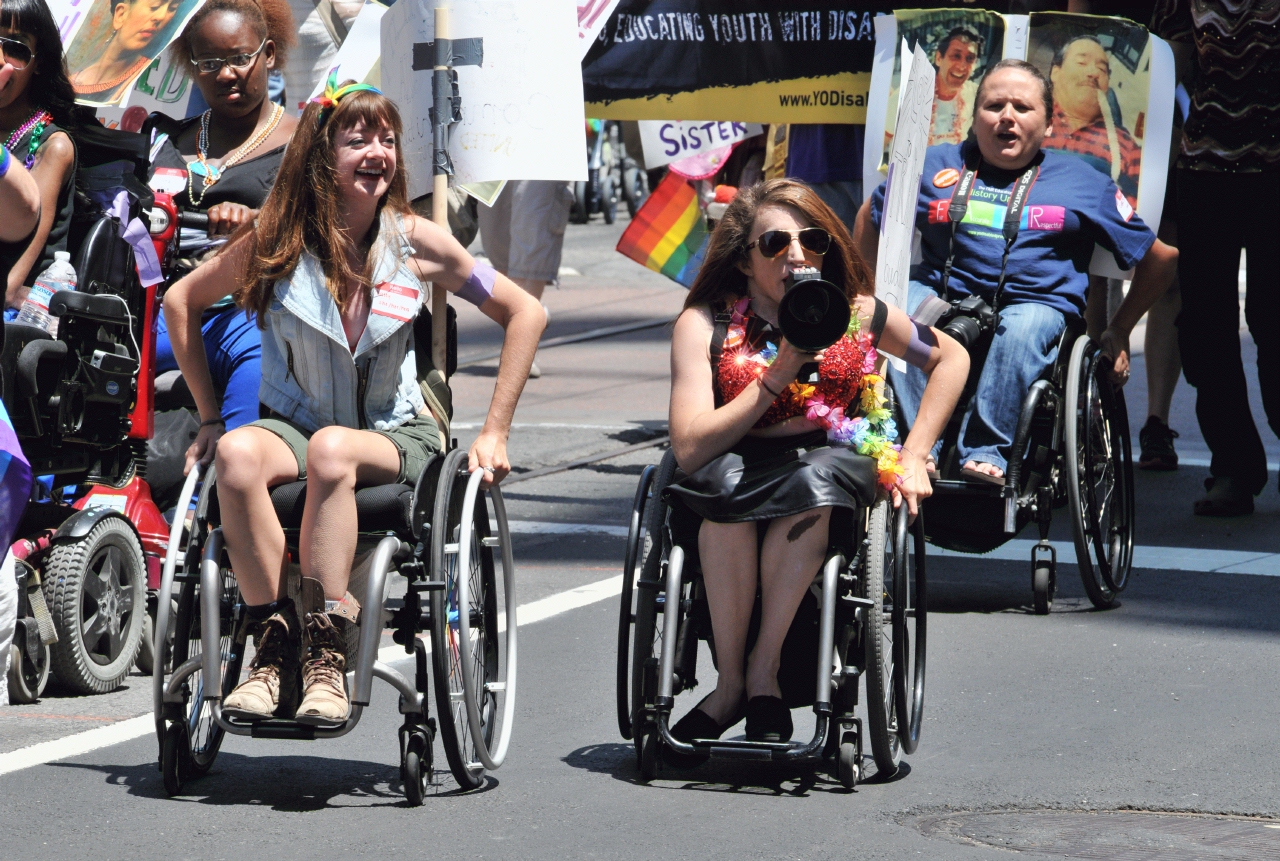 ./San_Francisco_LGBT_Pride_Parade_20130630_124040_B13_6641.jpg