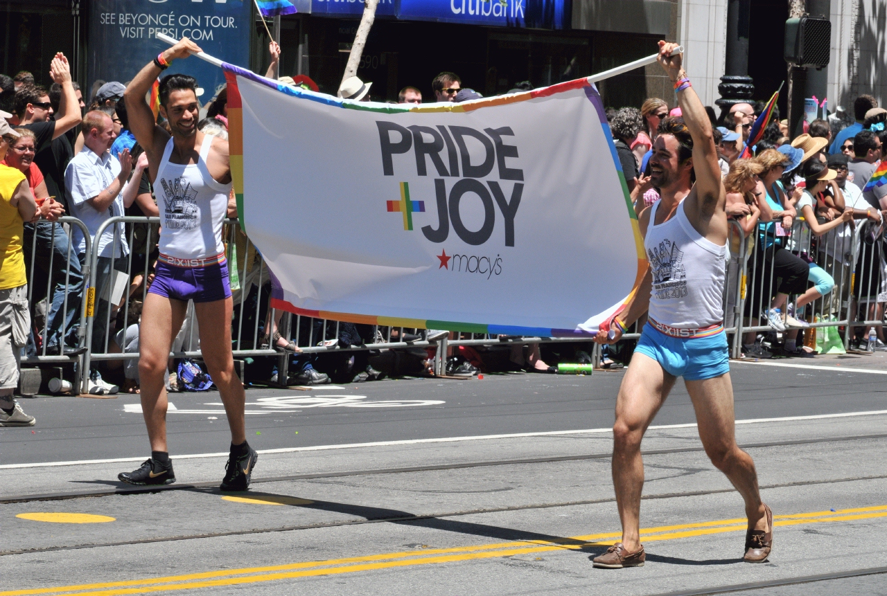 ./San_Francisco_LGBT_Pride_Parade_20130630_125400_B13_6732.jpg