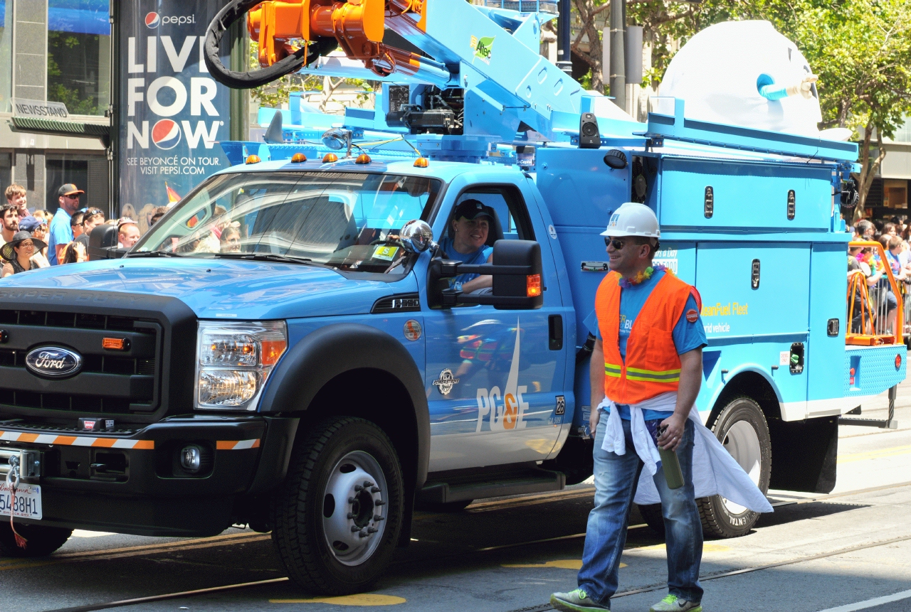 ./San_Francisco_LGBT_Pride_Parade_20130630_123327_B13_6607.jpg