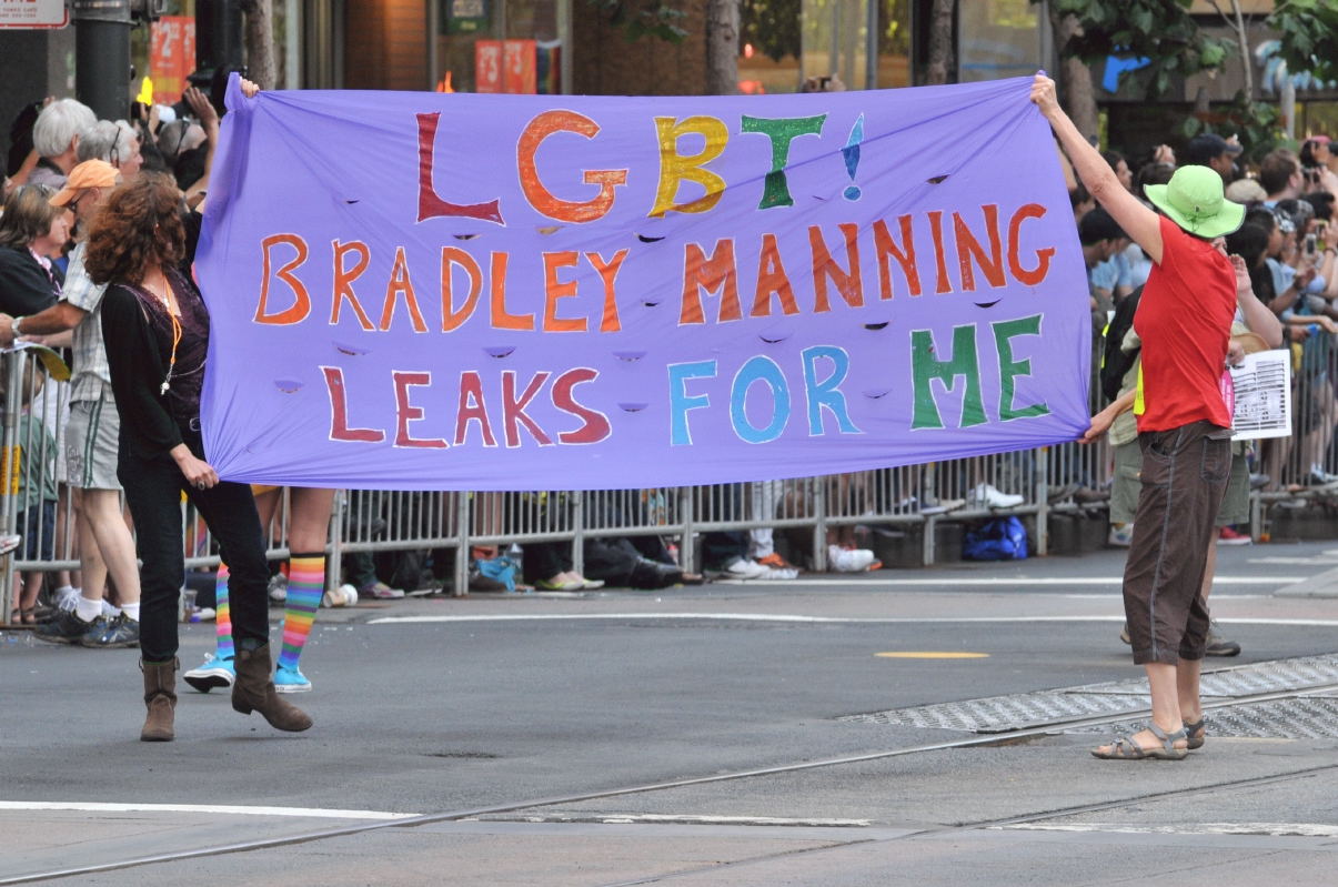 ./San_Francisco_LGBT_Pride_Parade_20130630_105618_B13_5735.jpg