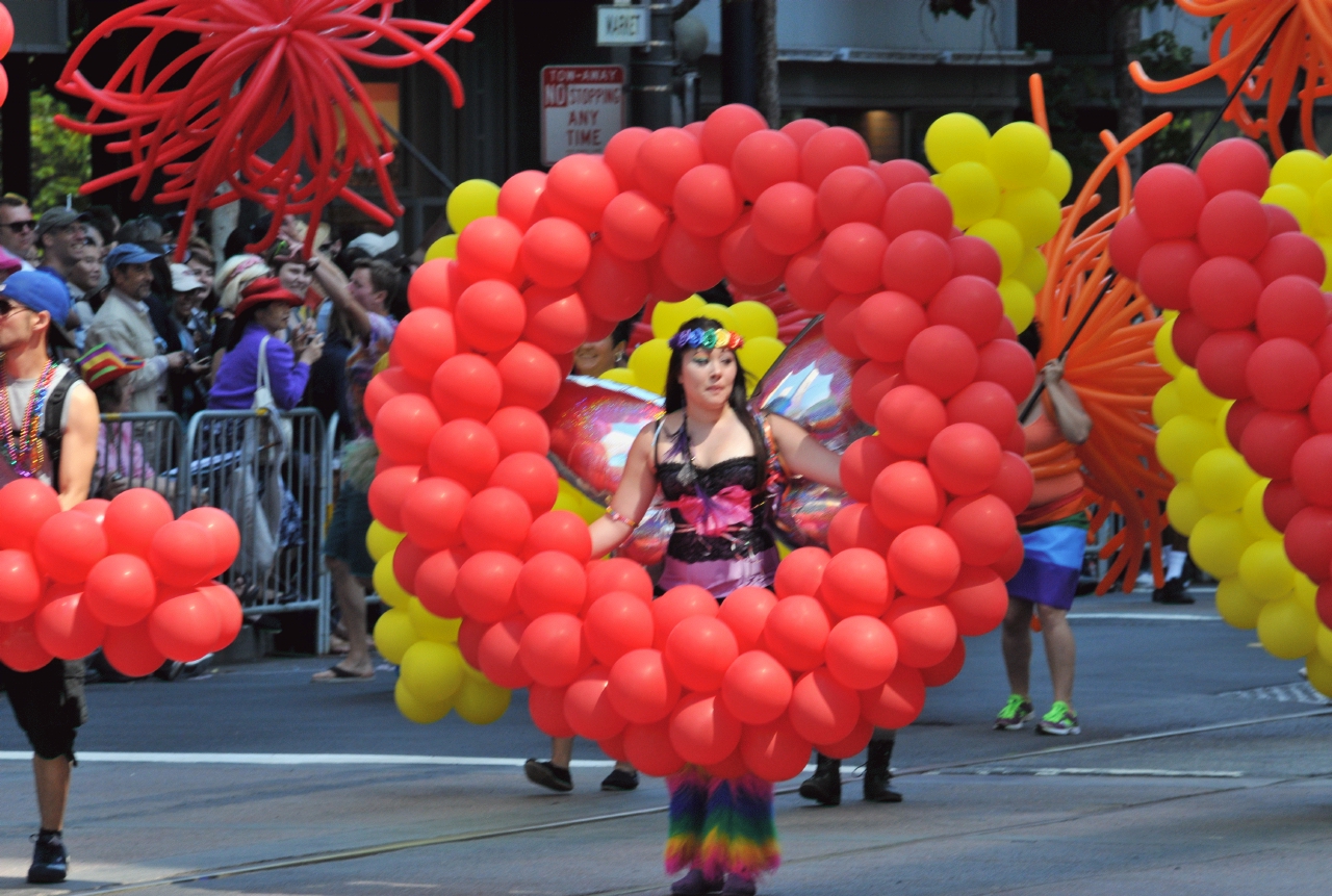 ./San_Francisco_LGBT_Pride_Parade_20130630_105821_B13_5756.jpg