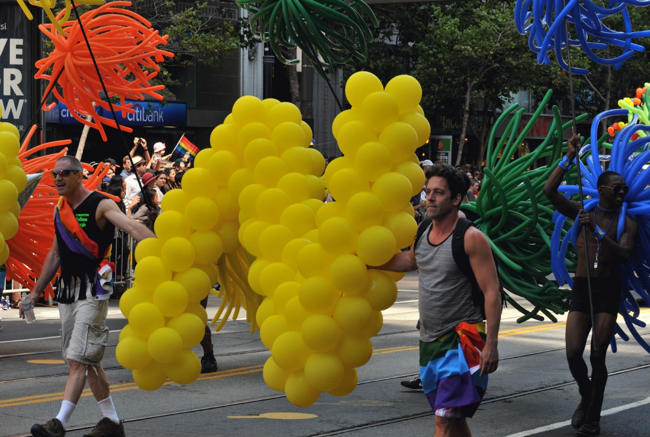 ./San_Francisco_LGBT_Pride_Parade_20130630_105909_b13_5768.jpg