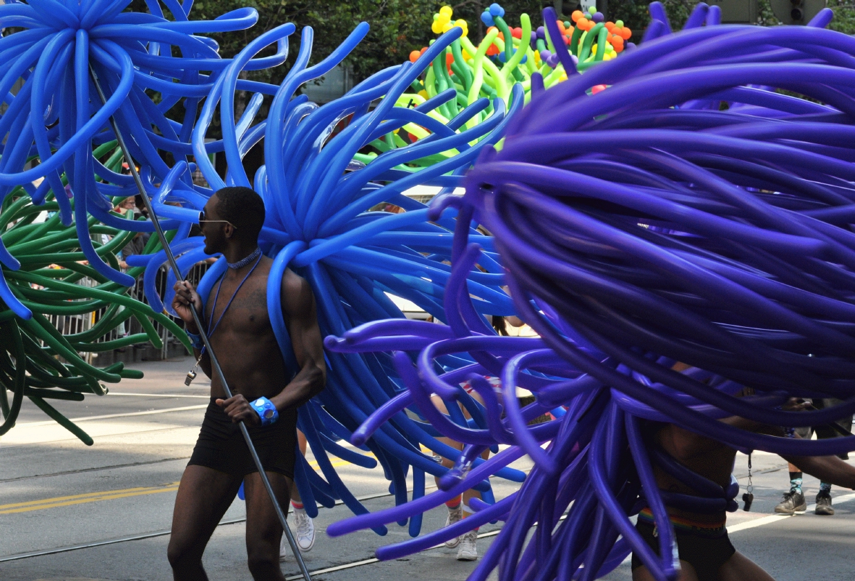 ./San_Francisco_LGBT_Pride_Parade_20130630_105912_B13_5770.jpg