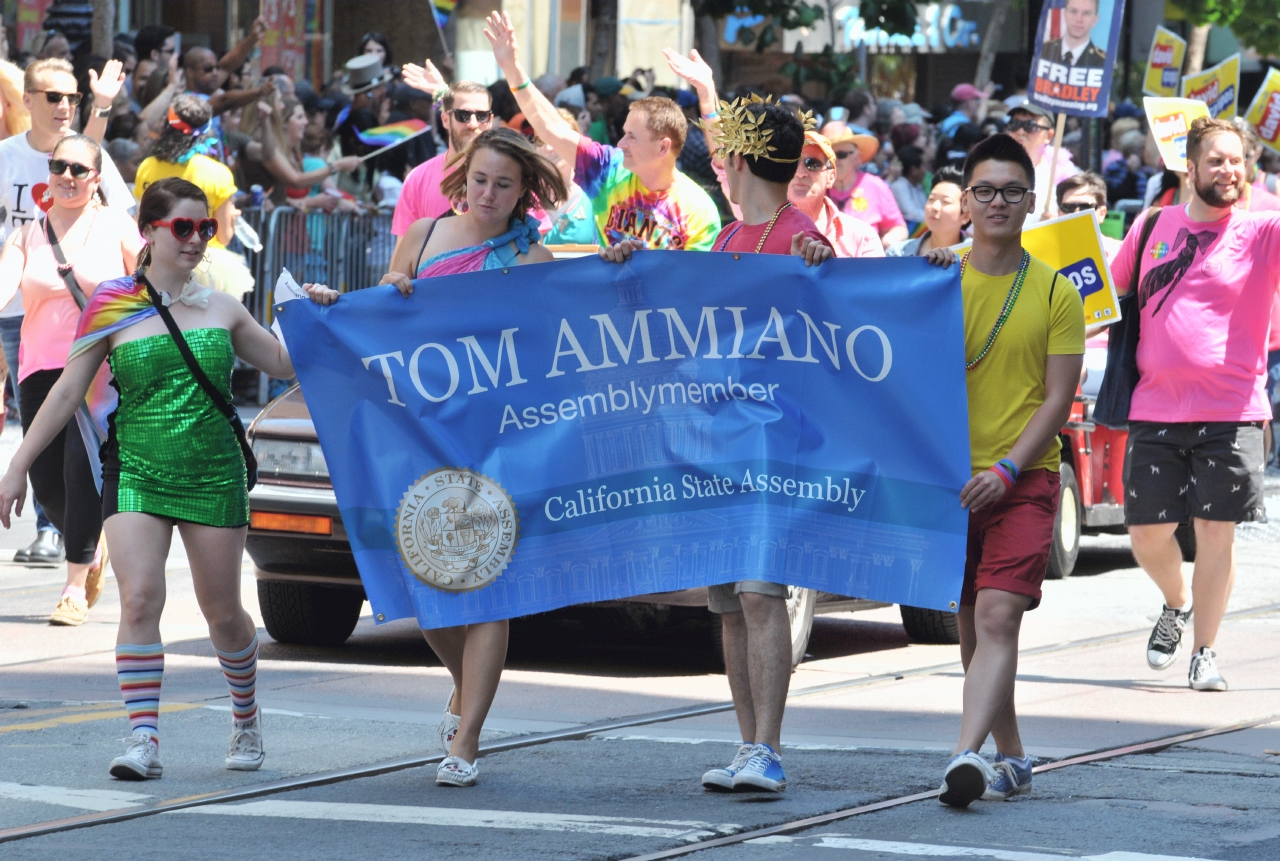 ./San_Francisco_LGBT_Pride_Parade_20130630_115717_B13_6223.jpg