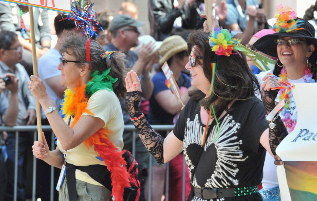 ./San_Francisco_LGBT_Pride_Parade_20130630_111948_B13_5937.jpg