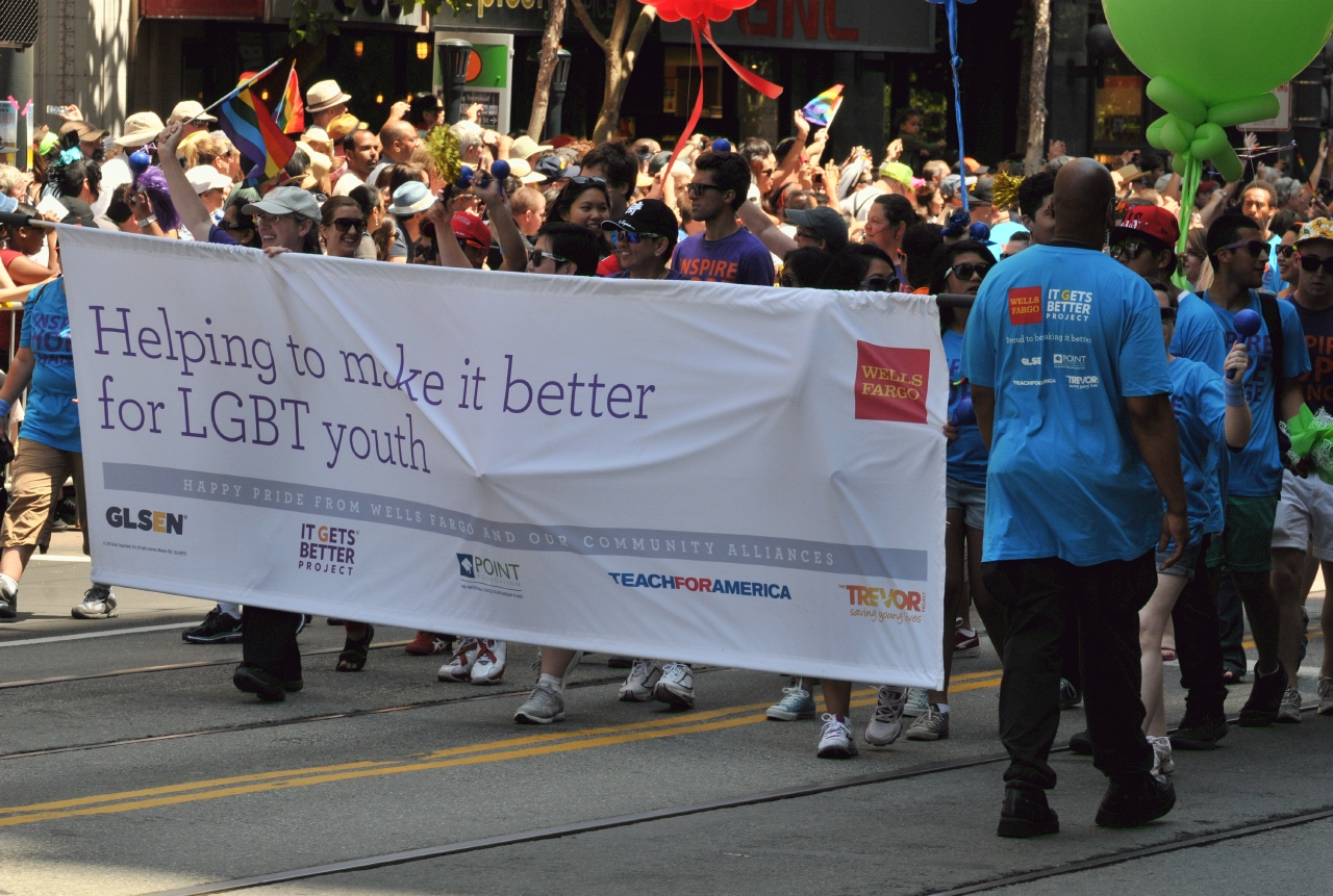 ./San_Francisco_LGBT_Pride_Parade_20130630_115540_B13_6195.jpg