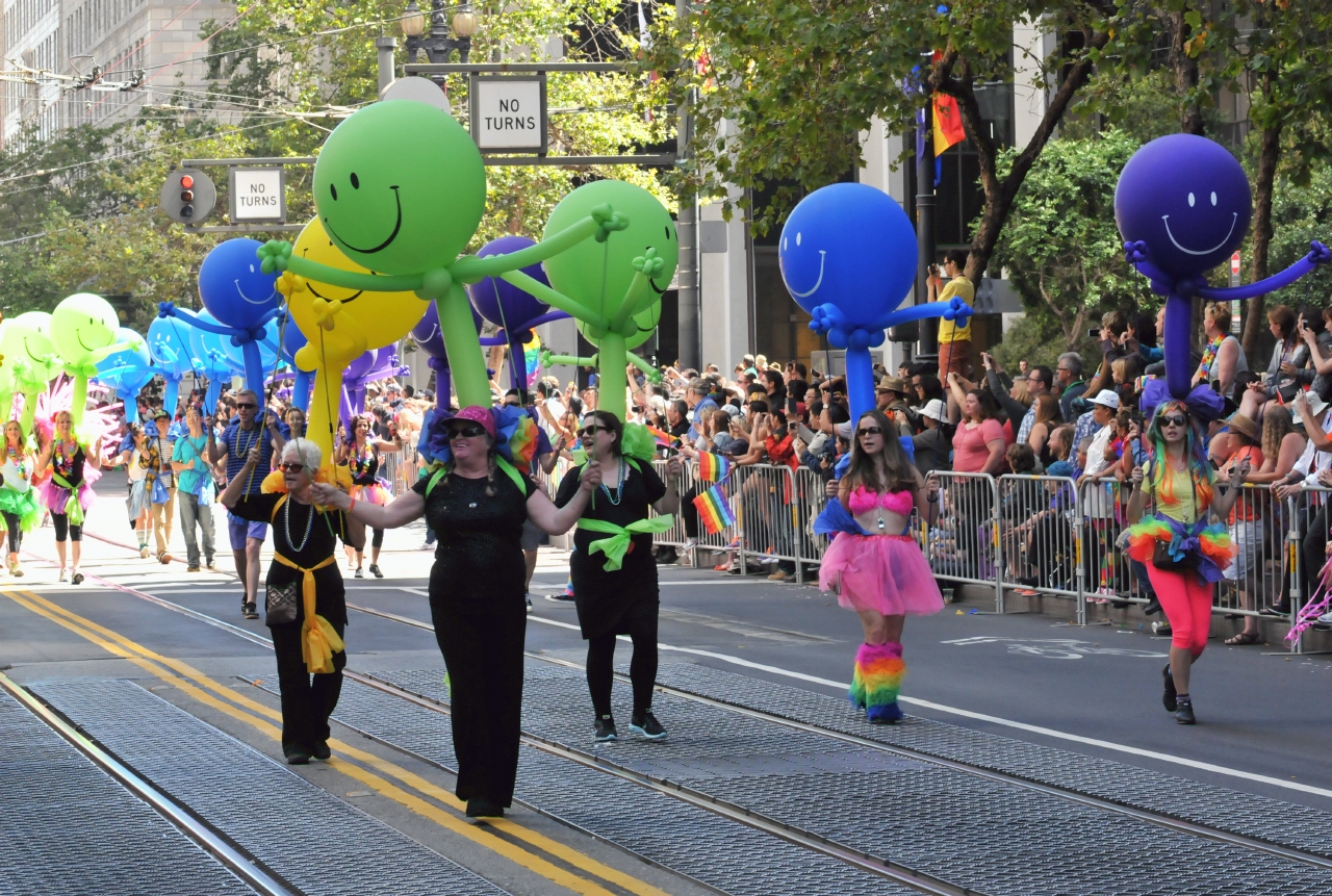 ./San_Francisco_Pride_Parade_20140629_105408_B14_0898.jpg