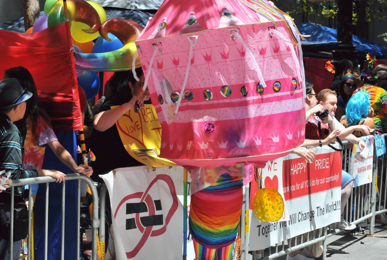 ./San_Francisco_Pride_Parade_20140629_124035_B14_1093.jpg