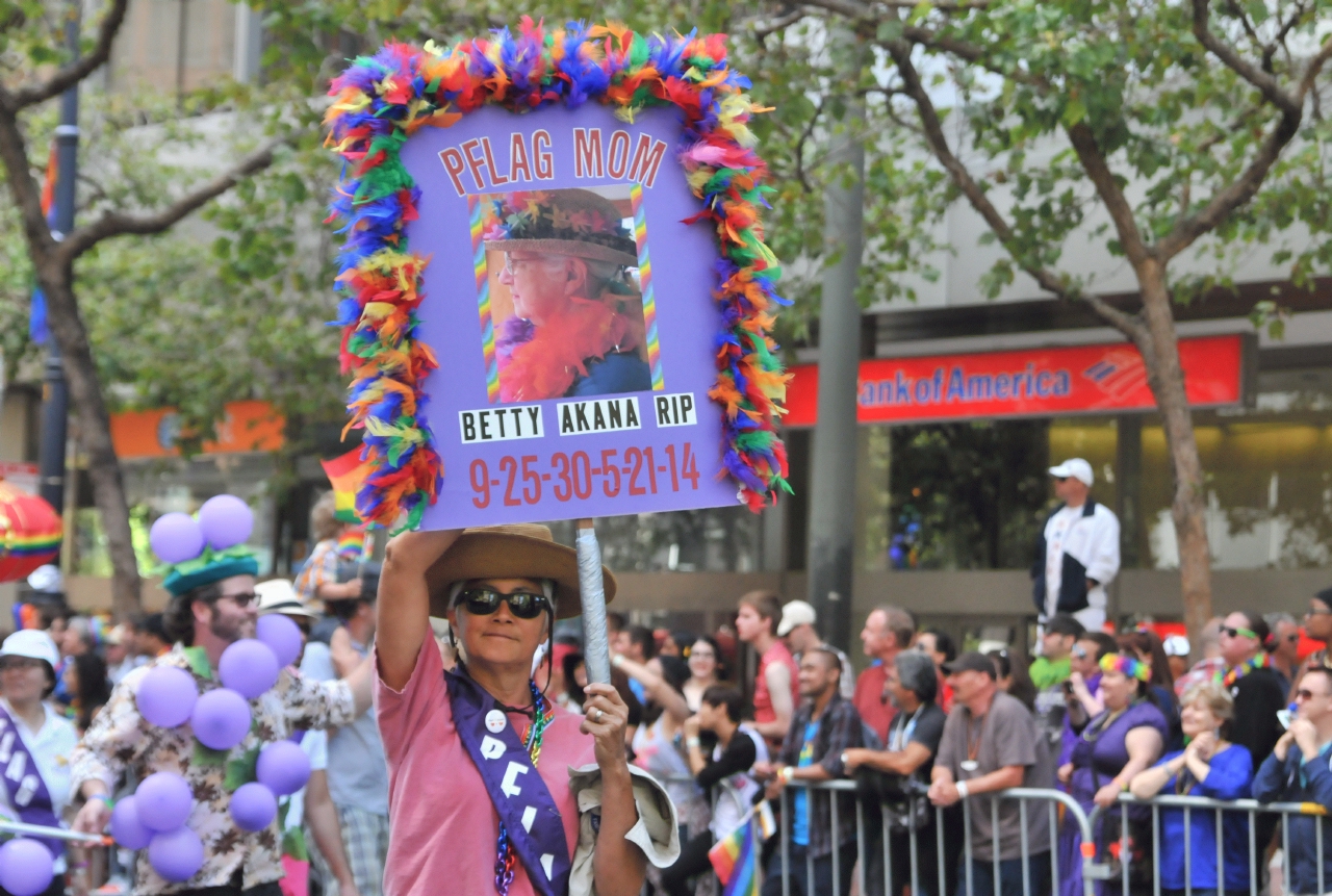 ./San_Francisco_Pride_Parade_20140629_114455_C14_6363.jpg