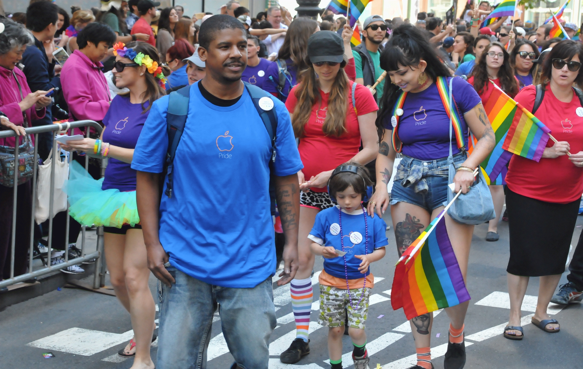 ./San_Francisco_Pride_Parade_20160626_114452_C16_5735.jpg