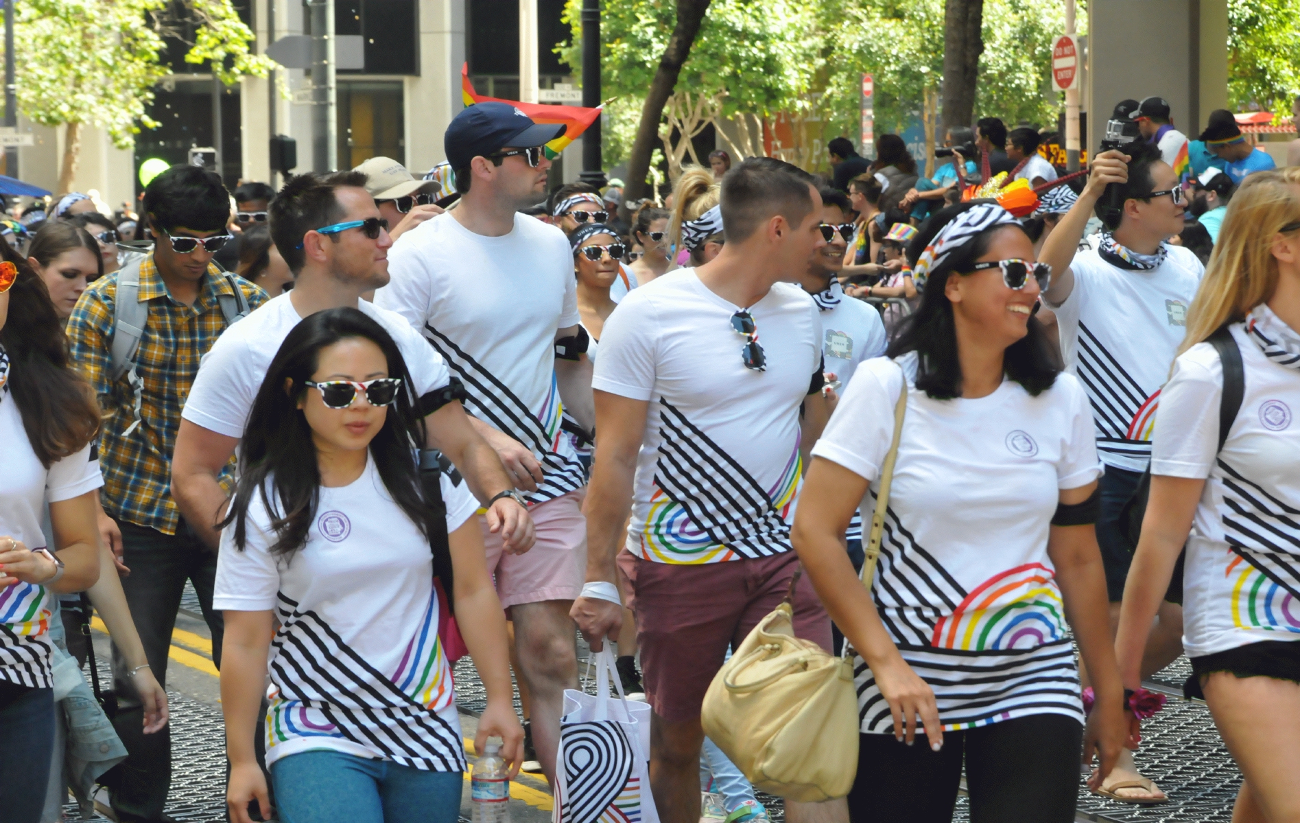 ./San_Francisco_Pride_Parade_20160626_121552_C16_6286.jpg